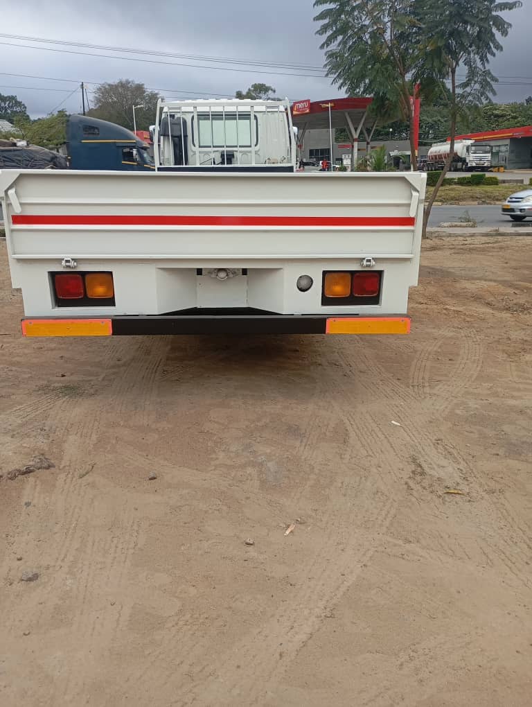 Unregistered Isuzu Forward 5 tonner