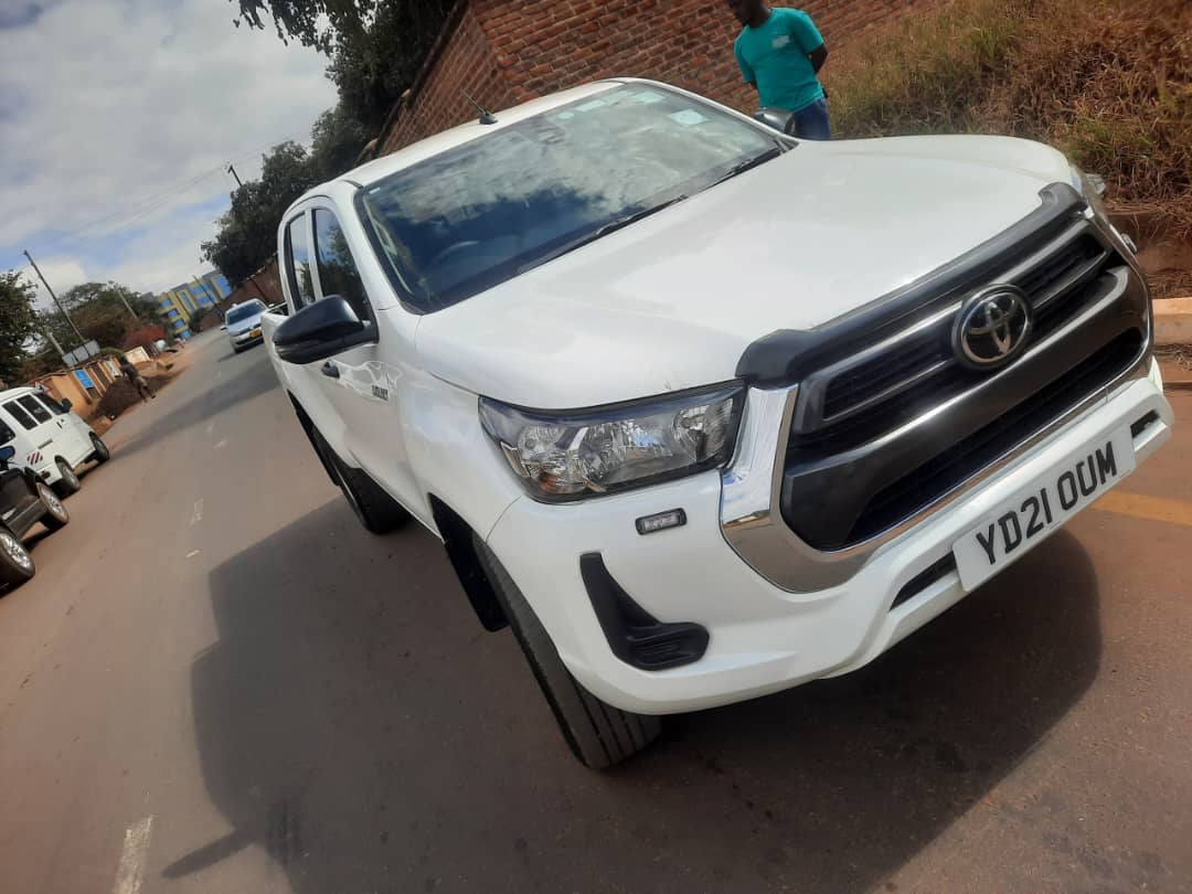 Unregistered Toyota Hilux GgD6 (2.4L)