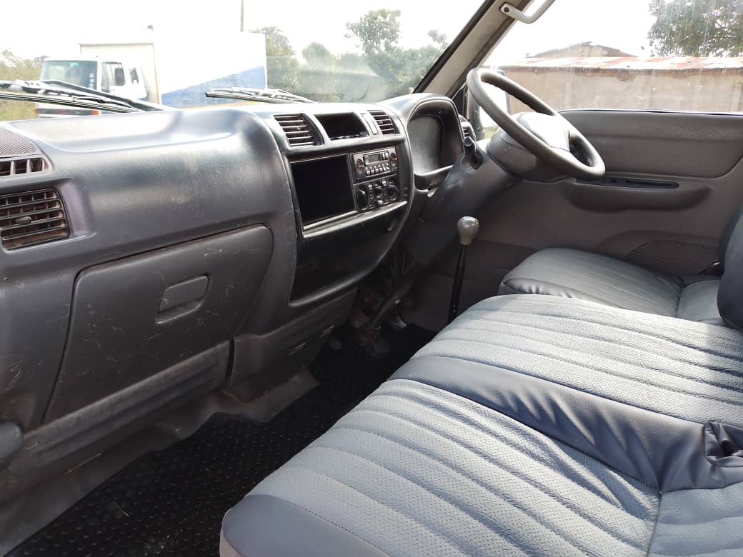 Unregistered Toyota Hilux GgD6 (2.4L)